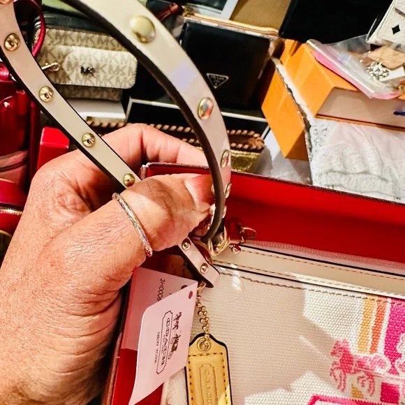 NWT Coach Signature Poppy Legacy Striped Wristlet with Box - Picture 7 of 16